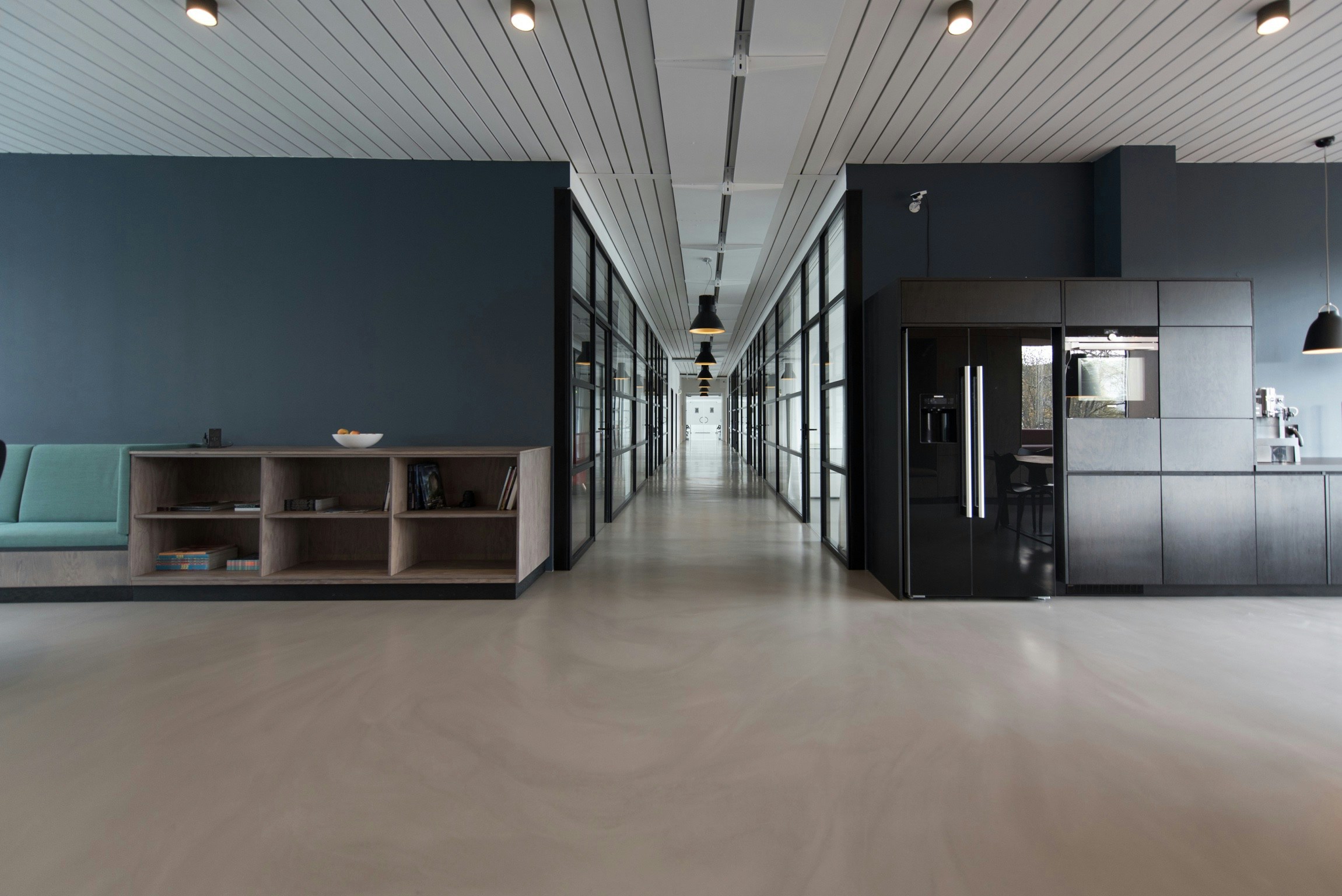 Commercial Cleaning - Clean office space
